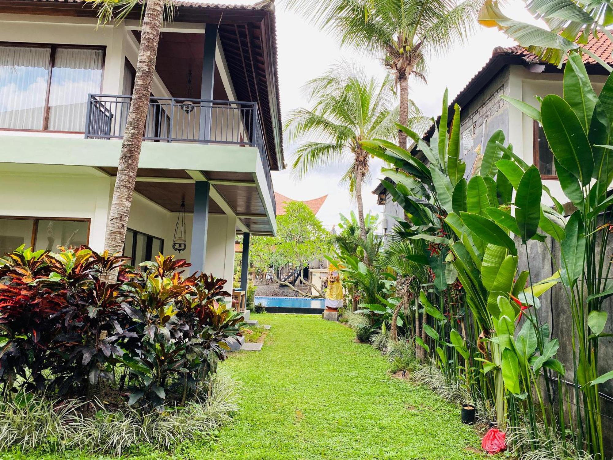 Putri Ayu Cottages Убуд Экстерьер фото